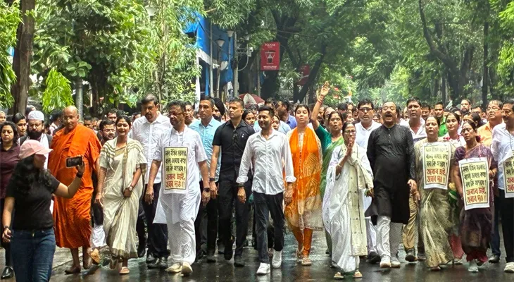 তৃণমূল কংগ্রেসের মিছিল থেকে উঠল আমরা বাঙালি, জয় বাংলা স্লোগান