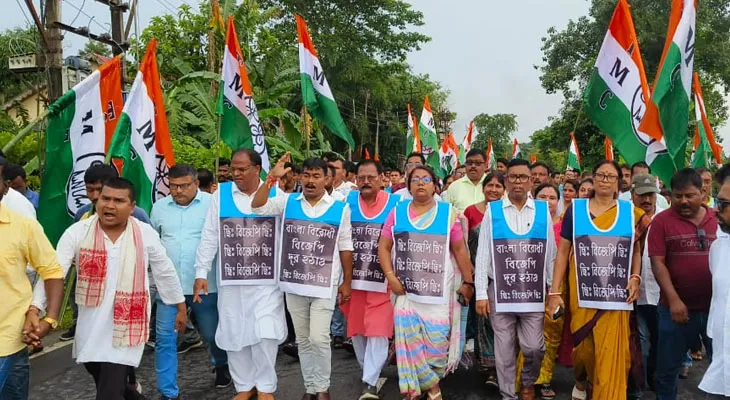 জলপাইগুড়ির ক্রান্তিতে তৃণমূলের প্রতিবাদ মিছিল, রয়েছেন জন বারলাও