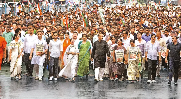 বাঙালি হেনস্তায় প্রত্যাঘাতের গর্জন মমতার