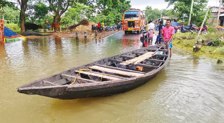 মুখ্যমন্ত্রীর নির্দেশ, জলমগ্ন খানাকুলে নবান্নের কর্তারা