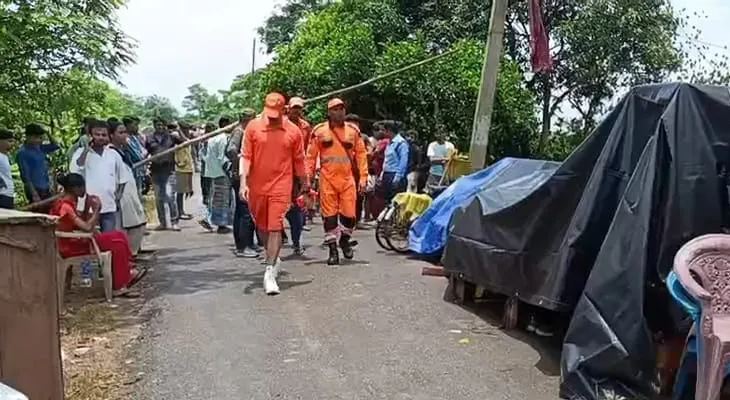 কংসাবতী নদীর উপরে থাকা বাঁধ ক্ষতিগ্রস্ত, চলছে মেরামতি