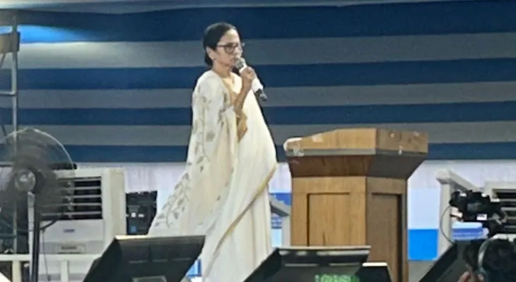 নিউটাউনে হাউজিং কমপ্লেক্সের উদ্বোধনে পৌঁছলেন মুখ্যমন্ত্রী মমতা বন্দ্যোপাধ্যায়