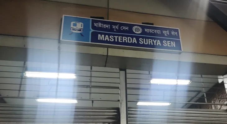 বাঁশদ্রোণীতে ‘ভাঙন’, গাছ উপড়ে ধসল রাস্তা-পাঁচিল