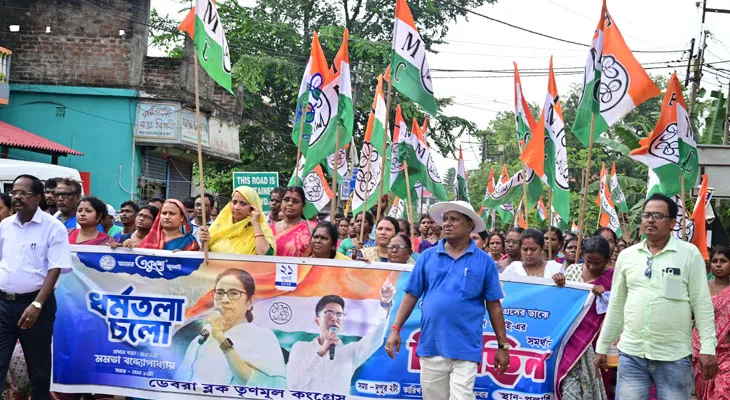 ২১ জুলাইয়ের প্রচারে আজ ডেবরায় মিছিল