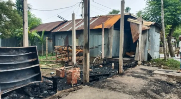 দেওচড়াইয়ের কদমতলা বাজারে অগ্নিকাণ্ডে ভস্মীভূত ৬টি দোকান