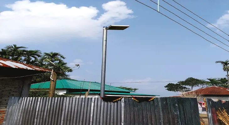 ধূপগুড়িতে বিজেপি নেতার উঠোনে পথবাতি