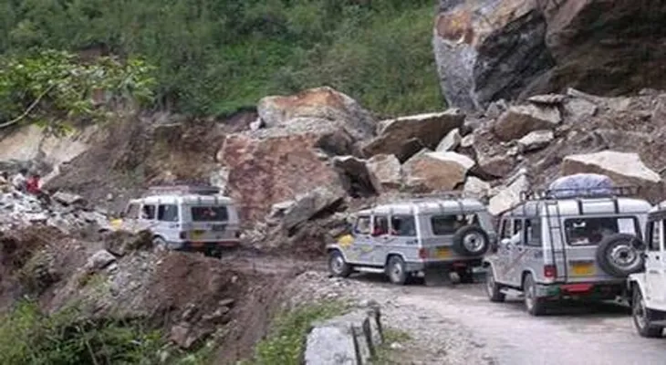ধসে বিধ্বস্ত ১০ নম্বর জাতীয় সড়ক