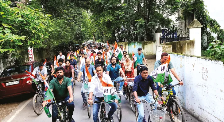 ২১ জুলাইয়ের প্রচারে বহরমপুরে যুব তৃণমূলের অভিনব সাইকেল র‌্যালি
