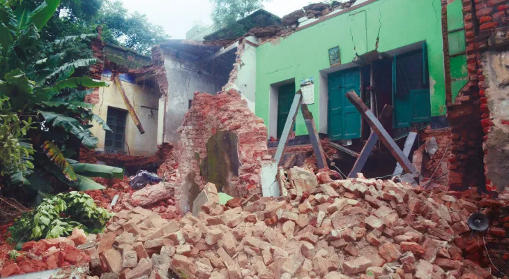 পানিহাটিতে ভাঙল বাড়ি, মৃত বৃদ্ধ