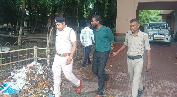 গোয়েন্দা পরিচয় দিয়ে বর্ডারে নজরদারি! জলপাইগুড়িতে গ্রেপ্তার হওয়া যুবককে ঘিরে রহস্য