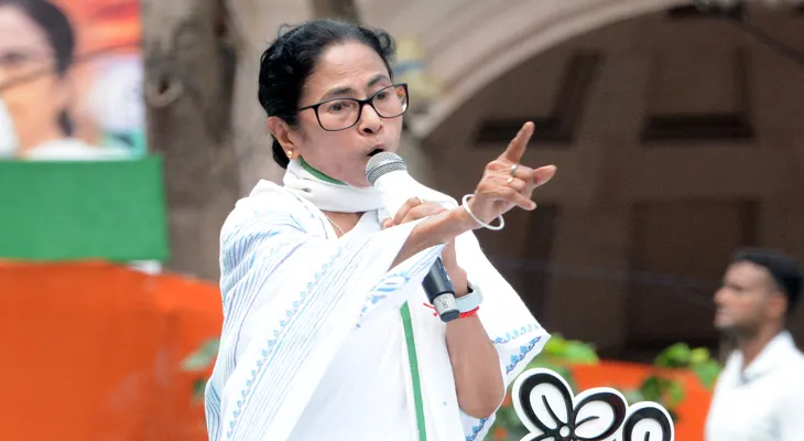 শহিদ দিবসের মঞ্চ থেকে একগুচ্ছ কর্মসূচি ঘোষণা মমতা বন্দ্যোপাধ্যায়ের