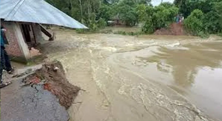 ঘাটালে বন্যা পরিস্থিতিতে ক্ষয়ক্ষতি একশো কোটি