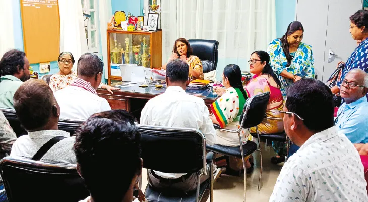 ‘জাত’ তুলে আদিবাসী অধ্যাপিকাকে কটূক্তি! প্রতিবাদে পিডি উইমেন্স কলেজে তুমুল বিক্ষোভ