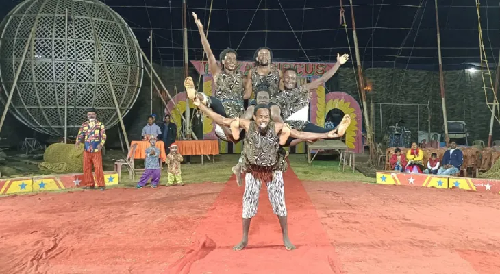 গাজোলের গোরুহাটিতে সার্কাস, দর্শকদের মাতিয়ে রাখছেন দক্ষিণ আফ্রিকার জিমন্যাস্টরা