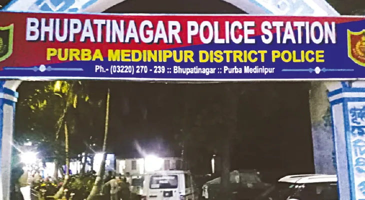 বিয়ের বাসনা! সাত বছরের ছোট প্রেমিকের বাড়িতে হাজির বধূ, দু’জনকেই গণধোলাই