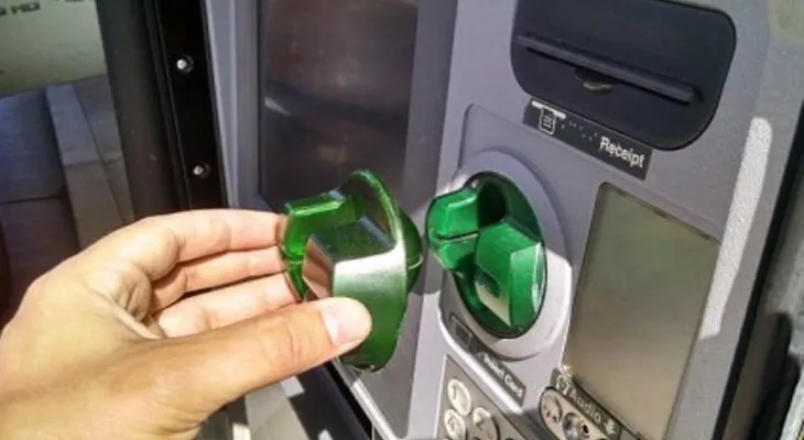 এটিএম থেকে টাকা তুলে দেওয়ার নামে প্রতারণা