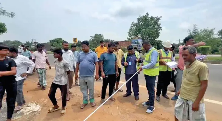 ধুলিয়ানে ফ্লাইওভার নির্মাণে উদ্যোগ, দখলদারদের সরতে নির্দেশ