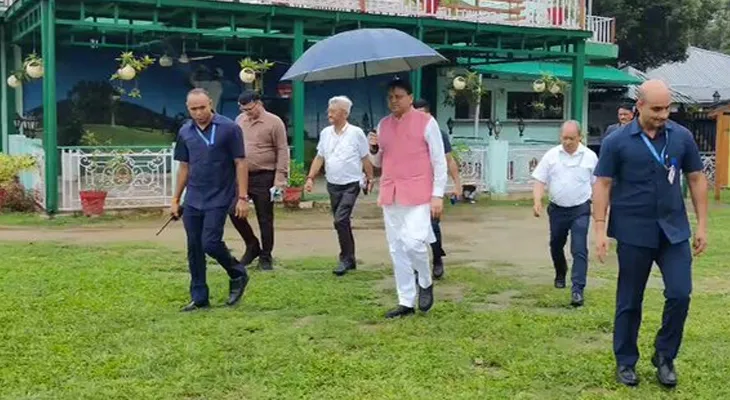 হরিদ্বারের মন্দিরে পদপিষ্ট হয়ে জখমদের দেখতে দেরাদুন থেকে জেলা হাসপাতালের উদ্দেশ্যে রওনা দিলেন  উত্তরাখণ্ডের মুখ্যমন্ত্রী