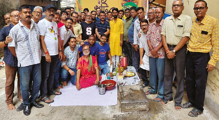 ৭৫ তম বর্ষের পুজোয় মালদহ ইউনাইটেড ইয়ংসের থিম ‘আলোকের এই ঝর্ণা ধারায়’