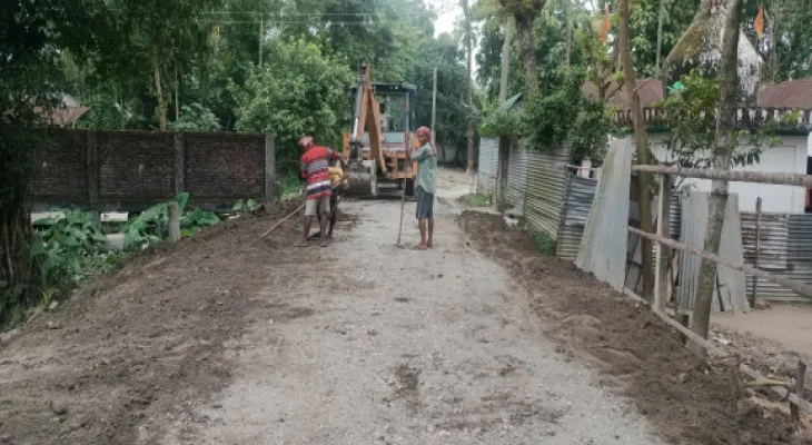 অবশেষে জামালদহ হাইস্কুল পাড়ায় পাকা রাস্তার কাজ শুরু
