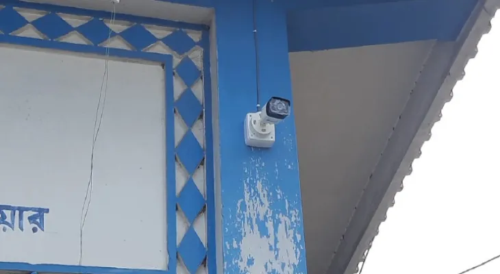 নজরদারি বৃদ্ধিতে কামাখ্যাগুড়ি বাজার চৌপথিতে সিসি ক্যামেরা