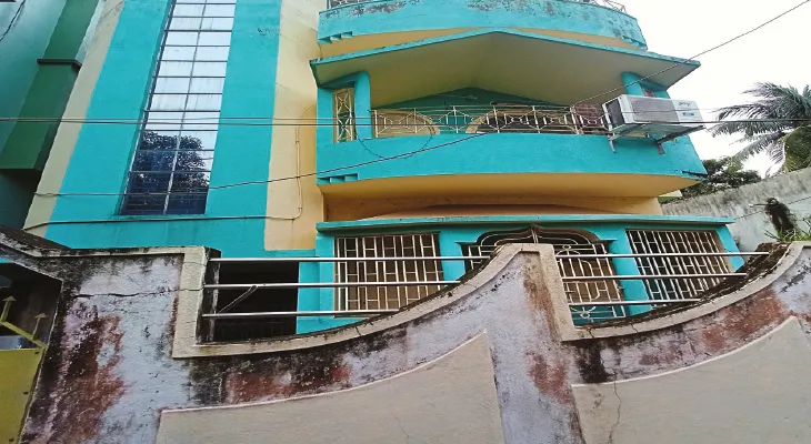 তমলুকে বন্ধ ঘর থেকে উদ্ধার শিক্ষকের মৃতদেহ, দাম্পত্য বিবাদে স্বামী-স্ত্রী আলাদা থাকতেন