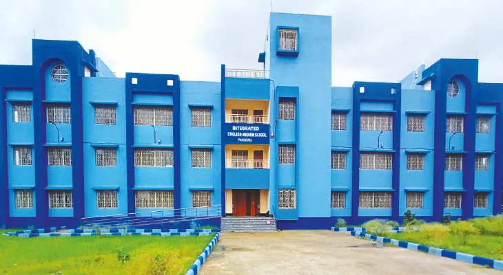 তিন কোটি ব্যয়ে সরকারি ইংলিশ মিডিয়াম স্কুল তৈরি হয়েও হস্তান্তরে জটিলতা, বিতর্ক