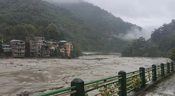 পাহাড়ে রেকর্ড বৃষ্টিপাত, তিস্তার জলে প্লাবিত গ্রাম