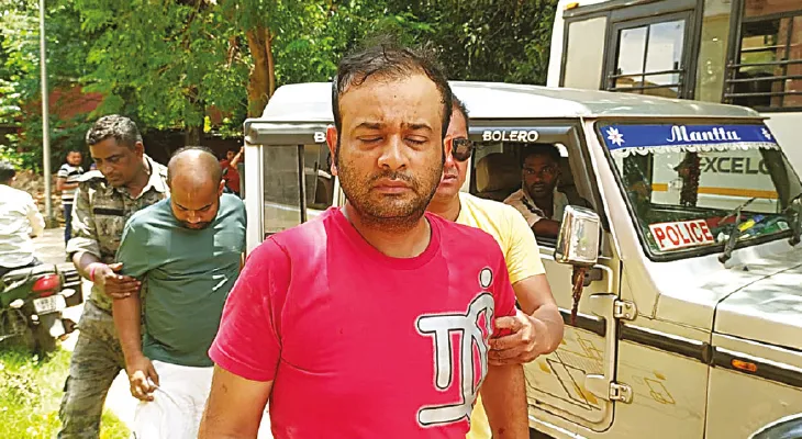 চৌর্যবৃত্তি দারুণ এক শিল্পকলা! ধরা পড়ে মান-ইজ্জত খুইয়ে আফশোস সৌমাল্যর