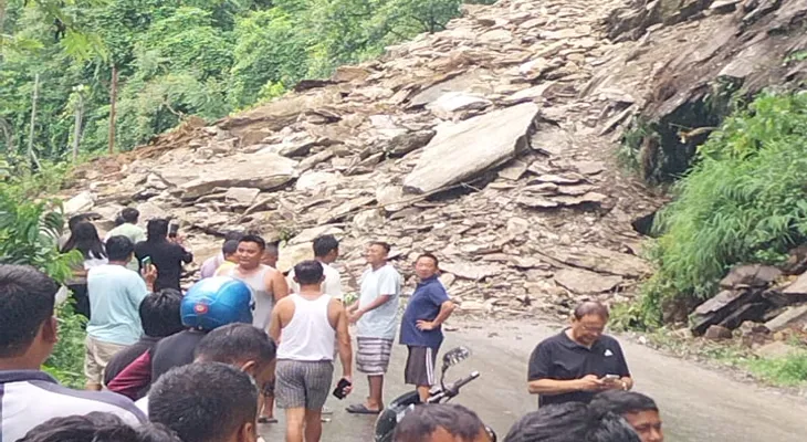 কালিম্পংয়ে ১০ নম্বর জাতীয় সড়কের ১০ মাইলে ধস, বন্ধ রাস্তা
