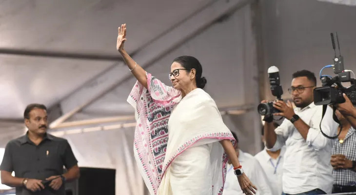 আমাদের টাকা বন্ধ করে দিয়েছে চুরির দায় চাপিয়ে, কিন্তু আমরাই পর পর পাঁচবার প্রথম হয়েছি আবাস ১০০ দিনের কাজে, সব চোর তো বসে আছে ডবল ইঞ্জিন রাজ্যে: মুখ্যমন্ত্রী