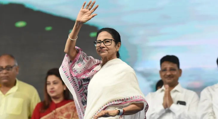 ভেদাভেদ নয়, স্বাধীনতা দিবসে সকলকে নিয়ে লড়াইয়ের বার্তা মমতার, যুব কল্যাণ ও ক্রীড়ায় বাজেট বৃদ্ধি ৬.৬ গুণ