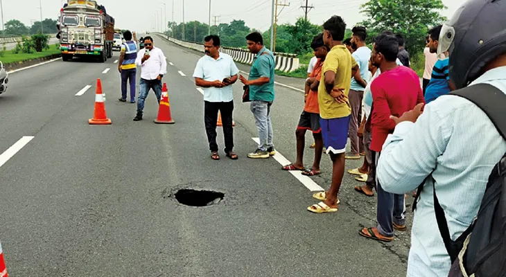 আসানসোলে জলের পা‌ইপ ফেটে ফের ধস! কতটা নিরাপদ জাতীয় সড়ক, রিপোর্ট দেয়নি ইসিএল
