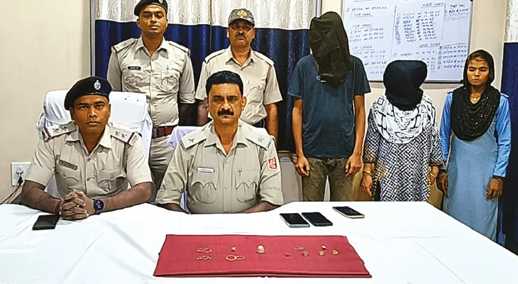 রানিনগরে দিদার বাড়িতেই ‘সিঁদ’ কাটল নাতি ও নাতবউ, উদ্ধার ১৪ ভরি সোনা