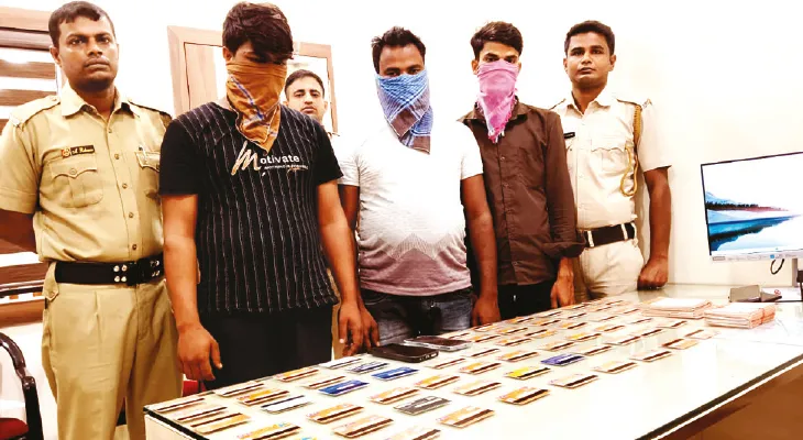 ১০০ কোটি হাতিয়ে নিয়েছে ধৃত তিন সাইবার প্রতারক, চক্রের অন্যদের খোঁজে ভিনরাজ্যে তল্লাশি পুলিসের