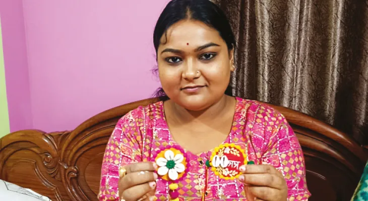 বোনেদের দুয়ারে অভিনব রাখি পৌঁছে দেওয়াতেই আনন্দ রায়গঞ্জের শ্রেয়সীর
