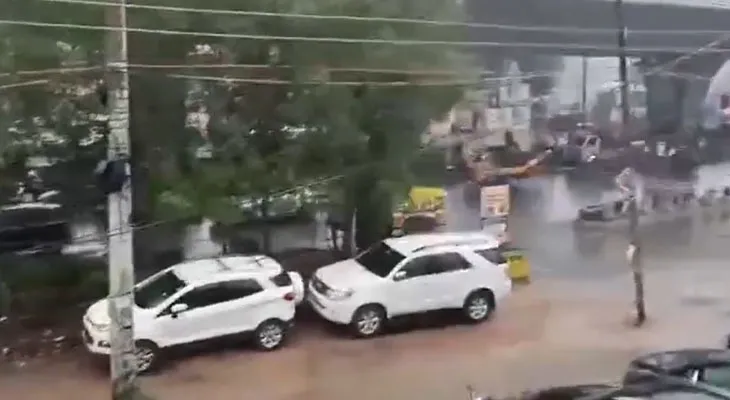 হায়দরাবাদে ব্যাপক বৃষ্টি, জলমগ্ন একাধিক এলাকা