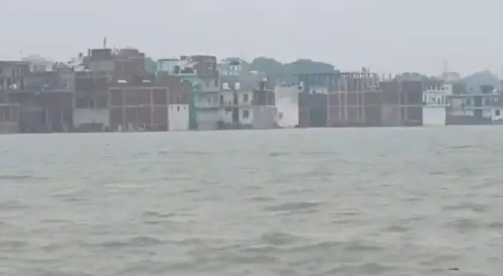 উত্তরপ্রদেশের প্রয়াগরাজে বন্যা পরিস্থিতি, বিপদসীমার কাছাকাছি নদীর জল