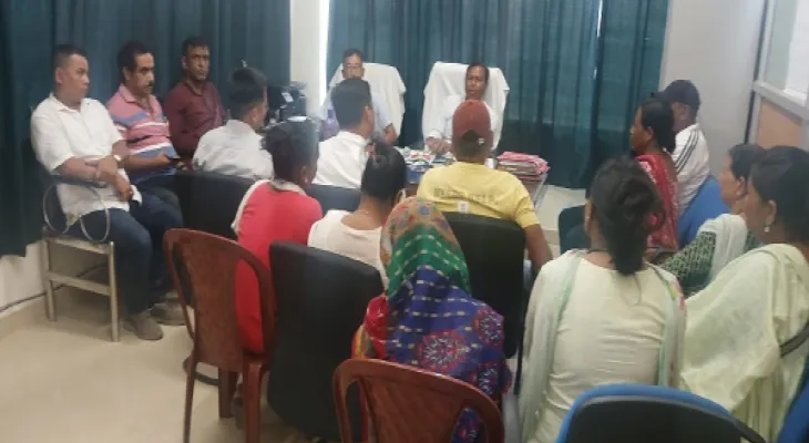 দলসিংপাড়া চা বাগানে ফের ফাউলাই চালু করার দাবিতে আন্দোলনে শ্রমিকরা