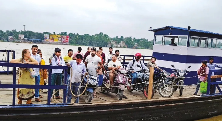 নদীপথে দুর্ঘটনা রুখবে নৌকায় কাঠের ব্যারিকেড-লোহার শিকল, প্রশাসনের নির্দেশে নবদ্বীপ ফেরিঘাট কর্তৃপক্ষের গুচ্ছ ব্যবস্থা