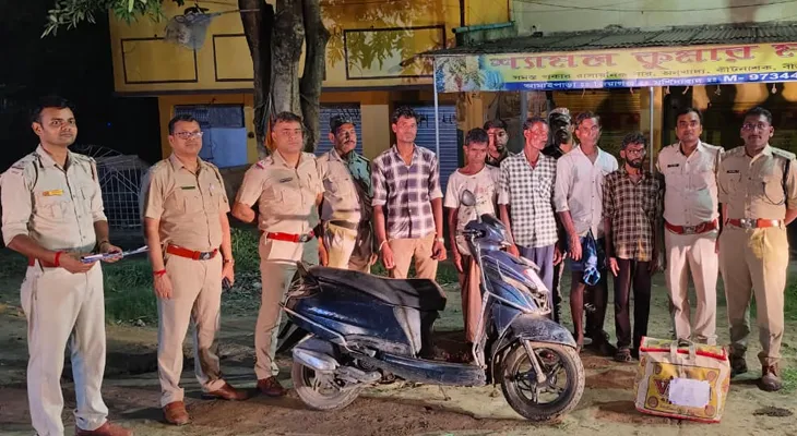 ১২ কেজি গাঁজাসহ ৫ জনকে গ্রেপ্তার করল মুর্শিদাবাদ জেলার জিয়াগঞ্জ থানার পুলিস