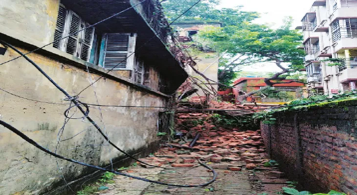 মানিকতলায় ভাঙল পুরনো বাড়ি, ২ শিশু সহ জখম ৫