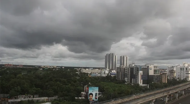 ঘূর্ণাবর্ত সরে গিয়েছে, শহরে কি বৃষ্টি কমবে? যা জানাল হাওয়া অফিস