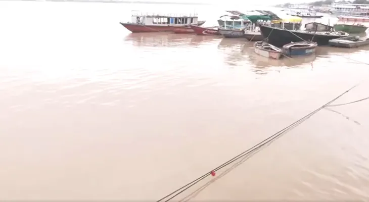 ভারী বৃষ্টির জেরে উত্তরপ্রদেশের বারাণসীতে বাড়ছে গঙ্গার জলস্তর