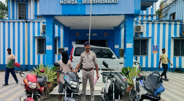 মুর্শিদাবাদে চারটি চোরাই বাইকসহ তিন দুষ্কৃতীকে গ্রেপ্তার করল নওদা থানার পুলিস