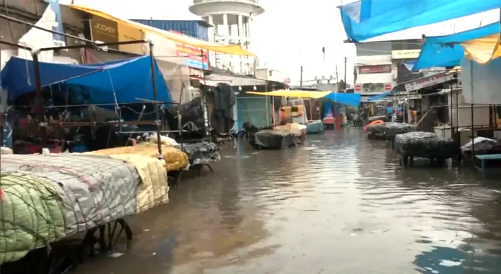 ভারী বৃষ্টির জেরে বিহারের পাটনায় জলমগ্ন একাধিক এলাকা