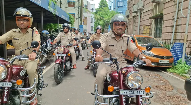 পথ নিরাপত্তা সচেতনতা বাড়ানোর লক্ষ্যে পুলিস সুপার কুমার সানি রাজের নেতৃত্বে আজ বহরমপুরে পুলিসের বাইক র‌্যালি