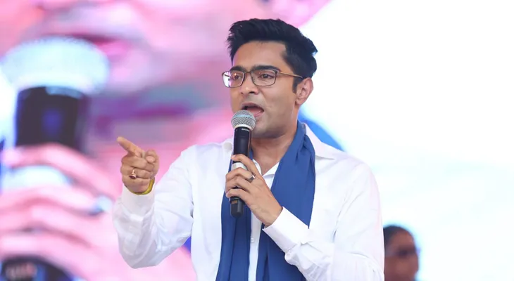 লোকসভায় তৃণমূলের দলনেতা হিসেবে অভিষেক বন্দ্যোপাধ্যায়ের নাম ঘোষণা করলেন দলীয় সুপ্রিমো মমতা বন্দ্যোপাধ্যায়