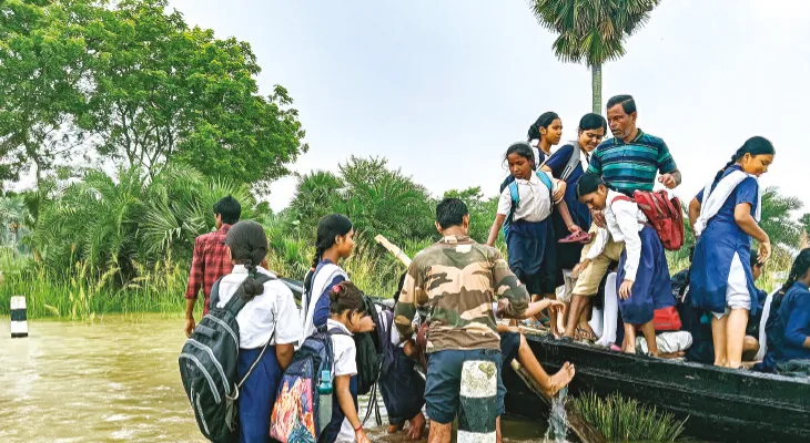 বন্যা পরিস্থিতির জেরে জলমগ্ন স্কুল, লাভপুরের স্কুলে ইউনিট টেস্ট স্থগিত