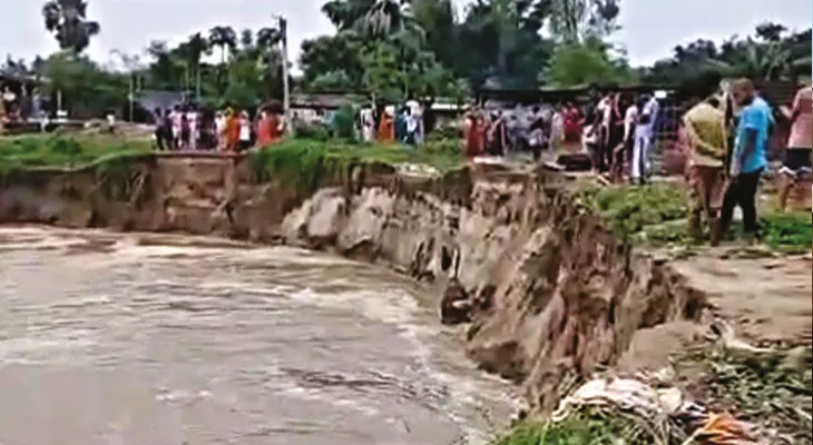 মানিকচকে বিপদসীমা ছাড়াল গঙ্গা, একদিনে ২৮ সেমি বাড়ল জলস্তর!  গোপালপুরে ফের ৫০ মিটার এলাকায় ভাঙন শুরু